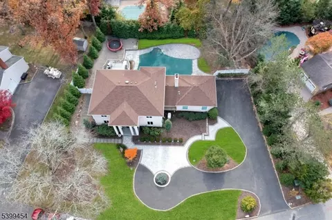 565 Faletti Way, River Vale, NJ 07675