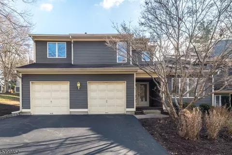 13 Greenbriar Ln, Clinton Twp, NJ 08801