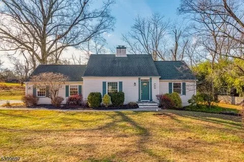18 Farview Dr, Annandale, NJ 08801
