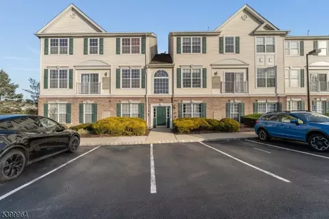 66 Limerick Ln, Phillipsburg, NJ 08865