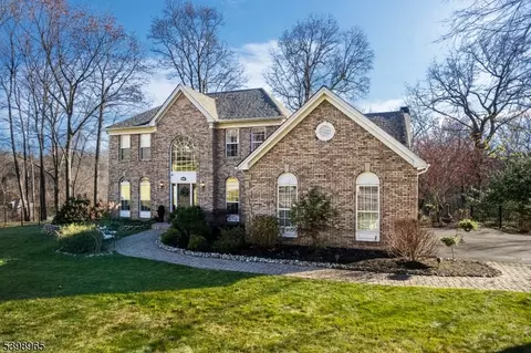 3 Adam Ct, Budd Lake, NJ 07828