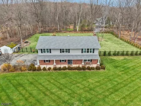 22 Cooper Ln, Chester, NJ 07930