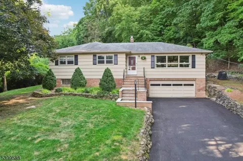 41 Dorothy Dr, North Haledon, NJ 07508