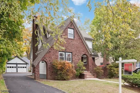 451 Sagamore Ave, Teaneck, NJ 07666