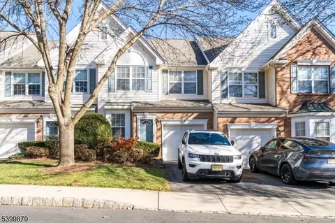 127 Stratford Dr, Nutley, NJ 07110
