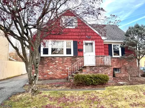 5 Jefferson Ave, Lake Hiawatha, NJ 07034
