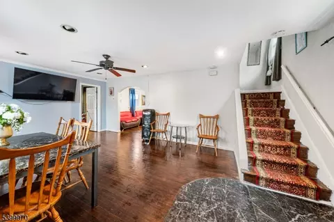 160 W Colfax Ave, Roselle Park, NJ 07204