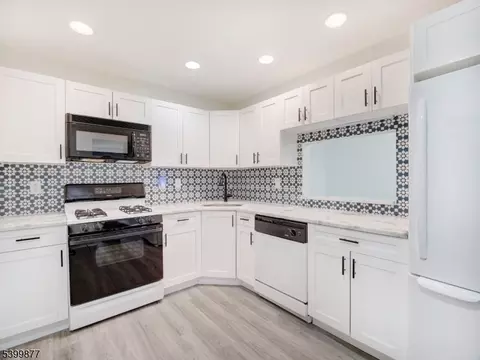43 Seton Hall Dr, Newark, NJ 07103