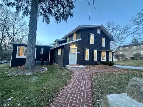 109 Franklin Ave, Oakland, NJ 07436