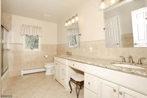 602 Mill Run, Paramus, NJ 07652 photo 27