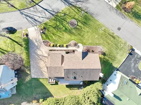 602 Mill Run, Paramus, NJ 07652 photo 6