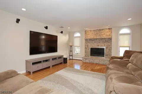602 Mill Run, Paramus, NJ 07652 photo 19
