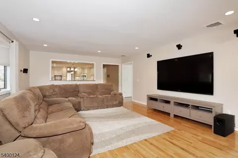 602 Mill Run, Paramus, NJ 07652 photo 18