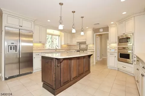 602 Mill Run, Paramus, NJ 07652 photo 24