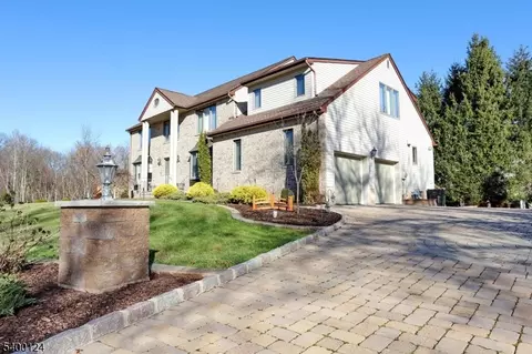 602 Mill Run, Paramus, NJ 07652 photo 43