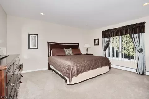 602 Mill Run, Paramus, NJ 07652 photo 28