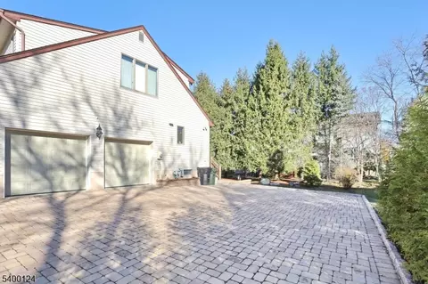 602 Mill Run, Paramus, NJ 07652 photo 37