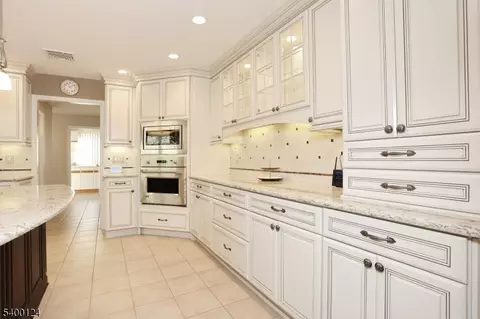 602 Mill Run, Paramus, NJ 07652 photo 20