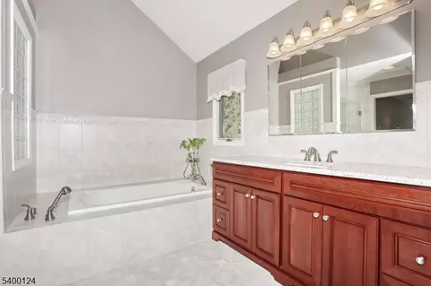 602 Mill Run, Paramus, NJ 07652 photo 26