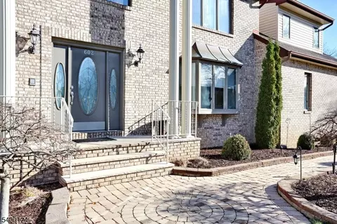 602 Mill Run, Paramus, NJ 07652 photo 12