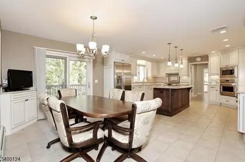 602 Mill Run, Paramus, NJ 07652 photo 23