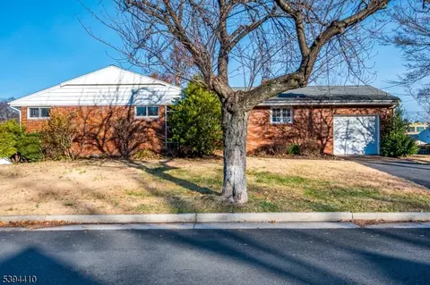 130 Woodrow Ave, Piscataway, NJ 08854