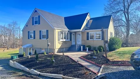 17 Village Glen Rd, Flemington, NJ 08822