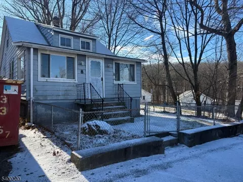 8 Fern Pl, Mount Arlington, NJ 07856