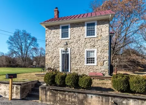23 Musconetcong St, Alpha, NJ 08865