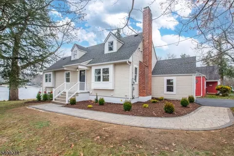 86 Lake Dr W, Wayne, NJ 07470