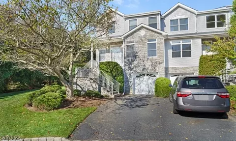 52 Wiley Ct, Morris Plains, NJ 07950