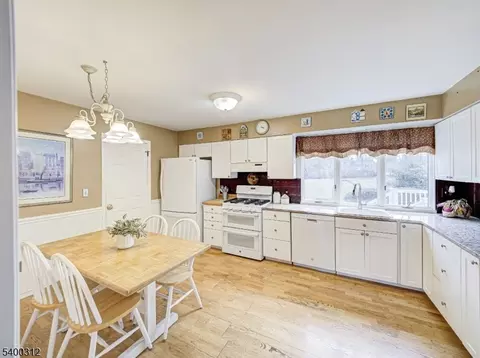 37 Samuel Dr, Flemington, NJ 08822 photo 8