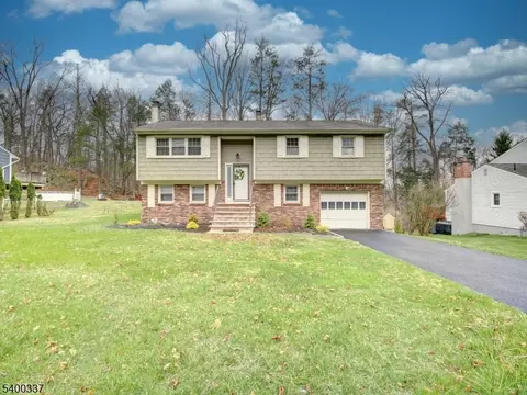 10 Hemlock Dr, Franklin, NJ 07416