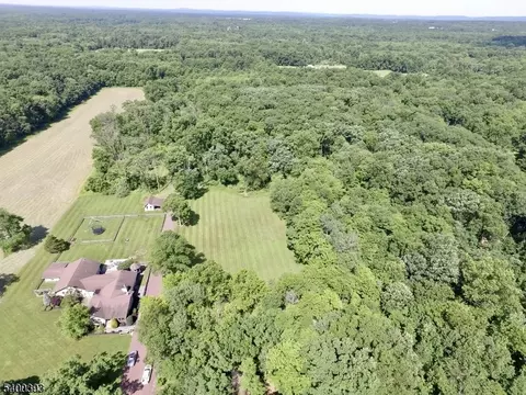 57 Featherbed Ln, Raritan Twp, NJ 08822