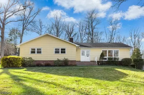 150 Lenape Ln, Berkeley Heights, NJ 07922