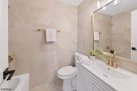 7 Weiss Dr, Middlesex, NJ 08846 photo 17