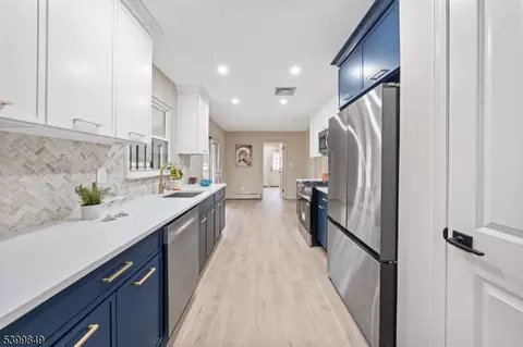7 Weiss Dr, Middlesex, NJ 08846 photo 8