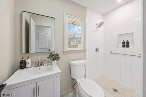 7 Weiss Dr, Middlesex, NJ 08846 photo 18