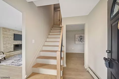 7 Weiss Dr, Middlesex, NJ 08846 photo 2