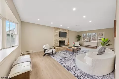 7 Weiss Dr, Middlesex, NJ 08846 photo 3