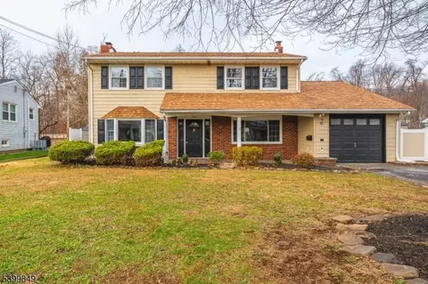 7 Weiss Dr, Middlesex, NJ 08846
