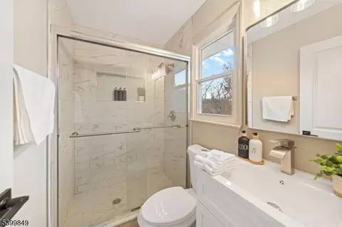 7 Weiss Dr, Middlesex, NJ 08846 photo 14