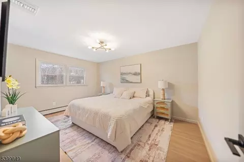 7 Weiss Dr, Middlesex, NJ 08846 photo 12