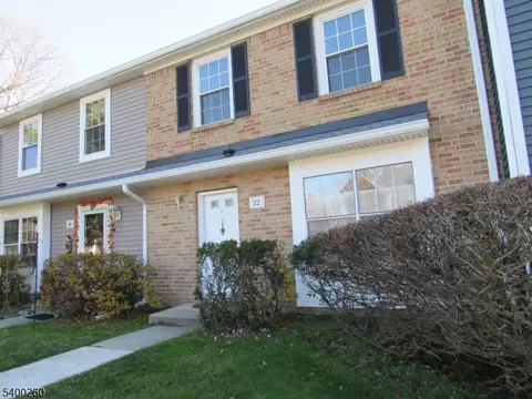 32 Lafayette Ct, North Brunswick Twp, NJ 08902