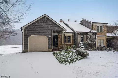 38 Goldfinch Dr, Hackettstown, NJ 07840