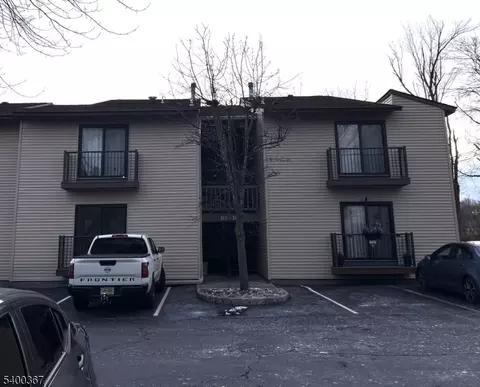 314 Spruce Hills Dr, Glen Gardner, NJ 08826