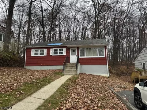 120 Cayuga Ave, Rockaway Twp, NJ 07866