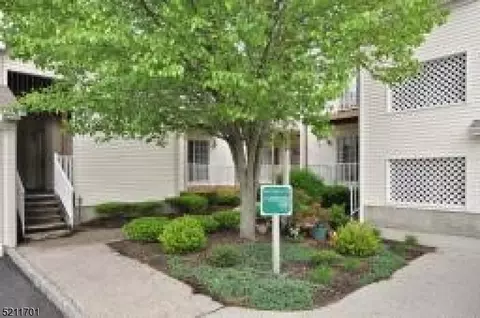 272 Potomac Dr #272, Basking Ridge, NJ 07920