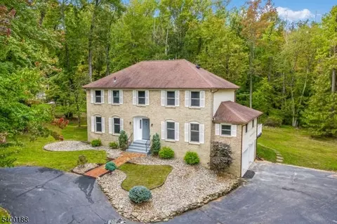 5 Fernwood Rd, Warren, NJ 07059