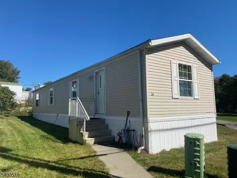 39 Daniel Ln, Rockaway, NJ 07866